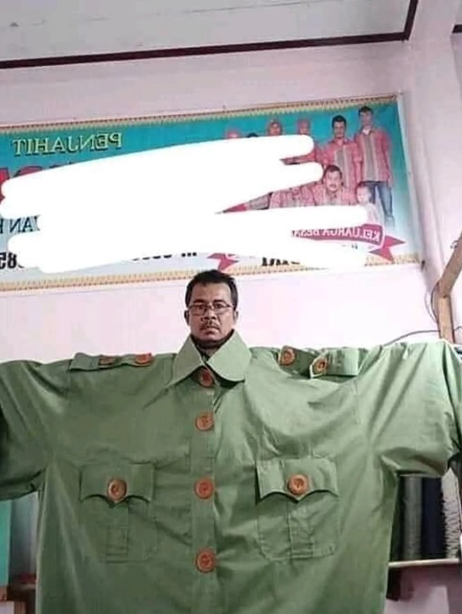 Kelakuan Kocak Bapak-Bapak Saat Berpakaian Ini Sungguh Terlalu